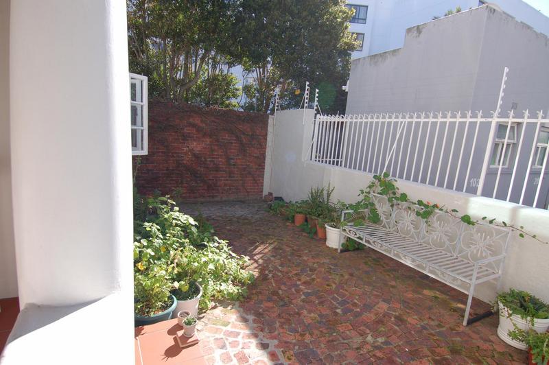 To Let 2 Bedroom Property for Rent in Bantry Bay Western Cape